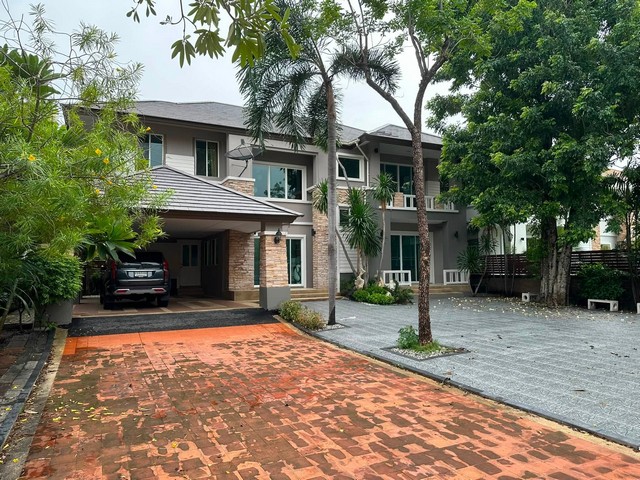 ให้เช่าบ้านเดี่ยว 2 ชั้น 173 ตรว. โครงการหมู่บ้านณุศาศิริ บางนา ถนนกิ่งแก้ว บางพลี สมุทรปราการ ใกล้แมกะบางนา*** ราคาเช่า 70,000 บาท/เดือน รวมส่วนกลาง สัญญา 1 ปี (มากกว่า 1 ปี มีราคาพิเศษ)ติดต่อ:: ชยา โทร/ID Line:: 0942823961   Link Line:: https://line.me/ti/p/3xFA1An8Kcรหัส# T26-1202บ้านเดี่ยว 2 ชั้น โครงการหมู่บ้านณุศาศิริบางนา ถนนกิ่งแก้ว บางพลี สมุทรปราการเฟอร์นิเจอร์ Built-in ทั้งหลัง และเครื่องใช้ไฟฟ้า หิ้วกระเป๋าเข้า�