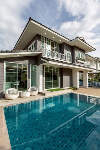 ให้เช่า 44,000 บาท/เดือน ลดจริง ขายด่วน! เพียง 6.6 ล้าน #เอ็มเพอเรอร์2 Pool Villa สวย #สไตล์โมเดิร์น #รีโนเวทใหม่ #เฟอร์นิเจอร์ครบ ทำเลทอง “อยู่เองก็คุ้ม ลงทุนก็ปัง” ในโครงการคุณภาพ #น้ำไม่ท่วมรายละเอียดที่ดิน 63.8 ตร.ว.พื้นที่ใช้สอยกว่า 200 ตร.ม.3 ห้องนอน 4 ห้องน้ำที่จอดรถ 2–3 คันสระว่ายน้ำส่วนตัวแถมเฟอร์นิเจอร์ครบทุกชิ้นราคาพิเศษ 6.6 ล้านบาท (จาก 6.9 ล้าน)ค่าเช่า 44,000 บาท/เดือนประกัน 2 เดื