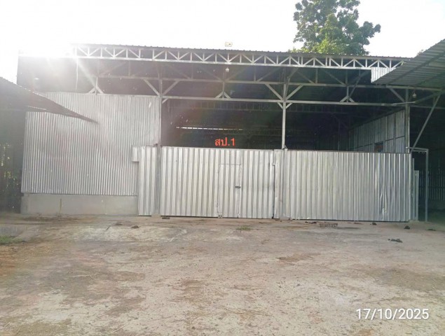 ขาย บ้านเดี่ยว/ทาวน์เฮ้าส์/คอนโด โกดัง สุรินทร์ ถนน สายแยกทล.226 - บ้านโนนแดง (สร.2057) ตำบล ยาง อำเภอ ศีขรภูมิ จังหวัด สุรินทร์  ราคา   1,632,000  บาท  ( ราคาต่อรองได้ )  รายละเอียดทรัพย์ -  เนื้อที่ 315.00  ตารางวา  พื้นที่ใช้สอย 275.70 ตร.ม  พิกัดทรัพย์ : https://maps.app.goo.gl/TgXehwRZSEJmXch18  สถานที่ใกล้เคียง   -อ่างเก็บน้ำห้วยลำพอก (อ.ศีขรภูมิ) -โรงพยาบาลสำโรงทาบ -โรงเรียนสำโรงทาบวิทยาคม -โรงเรียนบ้านหนองหว้าโพธิ�