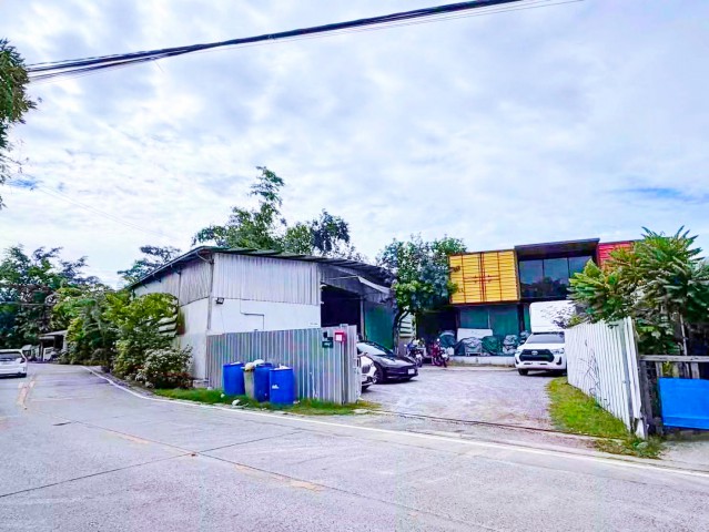 450 ตร.ม. ให้เช่าโกดังพร้อมออฟฟิศ 2 ชั้น พุทธมณฑลสาย 2 สาย 3 นครลุง หมู่บ้านเศรษฐกิจ  พื้นที่ 220 ตร.วา. พื้นที่โกดัง  2 นอน 2 น้ำ พร้อมพื้นที่ใช้งานกว้างขวาง 47,999 B-M.ใกล้รร.กสิณธรวิทยา 1.2 กม. เหมาะสำหรับเก็บสินค้า วัสดุ หรือใช้เป็นโรงงาน ไฟฟ้า 3 เฟส และทางเข้า-ออกได้ 2 ทาง ทำเลสะดวก เชื่อมต่อถนนทวีวัฒนา450 sq.m. Sai2 Sai3 NakhonLuang Warehouse with 2-story office space for rent 220 sq.wa. Economic Village Buddhamonthon    2bed 2bath 47,999B-M. Spacious usable area near Kasinthorn Wittaya School 1.2km. Suitable