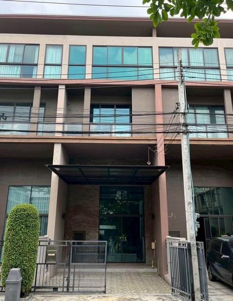 ขายทาวน์โฮม 3 ชั้น โครงการ บ้านกลางเมือง รัชโยธิน ซอยพหลโยธิน 34 ใกล้ BTS เสนานิคมราคาขาย 10,900,000 บาท ( ค่าโอนและค่าภาษีฝ่ายละครึ่ง )ราคาเช่า 50,000 บาท / เดือน ( สัญญาขั้นต่ำ 1 ปี )ราคาเช่า 45,000 บาท / เดือน ( สัญญาเช่า 2-3 ปี )ที่ตั้ง ถนนพหลโยธิน ซอยพหลโยธิน 34 แขวงเสนานิคม เขตจตุจักร กรุงเทพมหานคร 10900ติดต่อ : คุณภัสพงณ์ 0634098164Line : deedee23https://www.facebook.com/profile.php?id=61581484955548เนื้อที่ 21.9 ตารางวา พื้นที่ใช้สอย 193 ตารา�