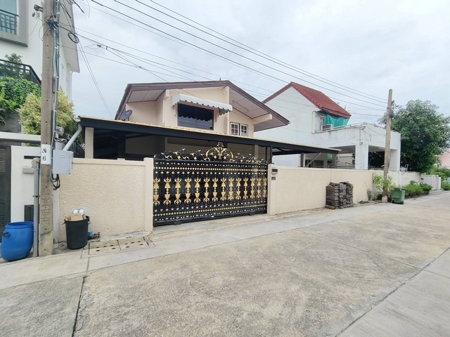 รหัสC7280 บ้านเดี่ยวพร้อมอยู่รัชดาภิเษก ให้เช่าบ้านเดี่ยว 2ชั้น ประชาราษฎร์บำเพ็ญ ห้วยขวางราคาเช่า 50,000 บาท/เดือน (ประกัน2 ล่วงหน้า1)สนใจนัดชมสถานที่หรือสอบถามข้อมูลเพิ่มเติมโทร : 095-823 9789 คิท(Agent)Line id : candy.456Line Add Friend : https://line.me/ti/p/rHhjrvhm_z#ForRent #ให้เช่า #Saleบ้านเดี่ยว 2ชั้น รัชดาภิเษก ประชาราษฎร์บำเพ็ญ ห้วยขวาง เนื้อที่ 76 ตารางวา 4 ห้องนอน1 ห้องแม่บ้าน 2 ห้องทำงาน 2 ห้องน้ำที่จอดรถ 2-3 คันทำเลดีกา�