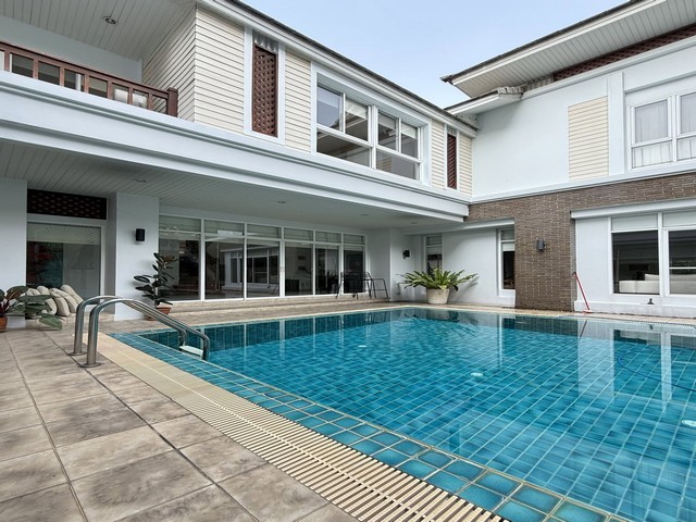 รหัสC7279 ให้เช่าบ้านพลูวิลล่า 2ชั้น ย่านใจกลางเมืองถนนสุขุมวิท ใกล้ทองหล่อ เอกมัย พระราม 4 ราคาเช่าเพียง 250,000 บาท/เดือน (ประกัน2 ล่วงหน้า1)สนใจนัดชมสถานที่หรือสอบถามข้อมูลเพิ่มเติมโทร : 095-823 9789 คิท(Agent)Line id : candy.456Line Add Friend : https://line.me/ti/p/rHhjrvhm_z#ForRent #ให้เช่า #Saleบ้านพลูวิลล่า 2ชั้น ย่านใจกลางเมืองถนนสุขุมวิท ใกล้ทองหล่อ เอกมัย พระราม 4 พื้นที่ใช้สอย 400 ตารางเมตร4 ห้องนอน 4 ห้องน้ำ จอดรถได้ 4 คัน- 
