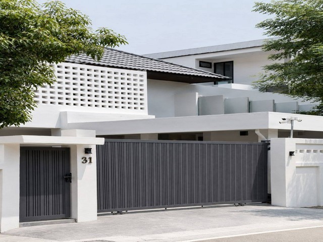 รหัสC7275 บ้านพร้อมอยู่ ให้เช่าบ้านเดี่ยว 2ชั้น ย่านถนนพระราม 9 บ้านตกแต่งพร้อมเข้าอยู่ราคาเช่า 150,000 บาท/เดือน (ประกัน2 ล่วงหน้า1)สนใจนัดชมสถานที่หรือสอบถามข้อมูลเพิ่มเติมโทร : 095-823 9789 คิท(Agent)Line id : candy.456Line Add Friend : https://line.me/ti/p/rHhjrvhm_z#ForRent #ให้เช่าบ้านเดี่ยว 2ชั้น ย่านถนนพระราม 9 บ้านตกแต่งพร้อมเข้าอยู่เนื้อที่ 120 ตารางวา  พื้นที่ใช้สอย 300 ตารางเมตร3 ห้องนอน 4 ห้องน้ำ 1 ห้องแม่บ้าน1 ห้องครัวจอ�