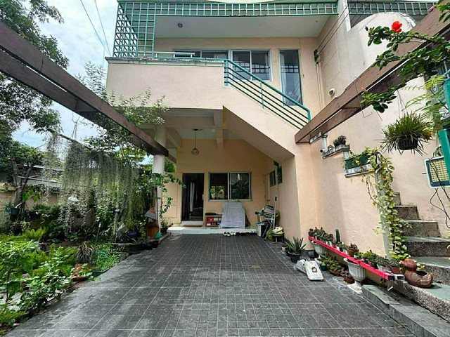 RTJ2330ให้เช่าทาวโฮม หลังมุม 3 ชั้นย่าน สุขุมวิท พัฒนาการ บางนา อ่อนนุช ศรีนครินทร์ อุดมสุข สำโรง  ซอยแบริ่ง 23ใกล้ BTS แบริ่ง - MRT ศรีเทพาสนใจติดต่อคุณเจี๊ยบ 092-851-6969Line :Keti2522 เนื้อที่ 34 ตรว.3 ห้องนอน 4 ห้องน้ำ 2 ที่จอดรถราคาเช่า 20,000 บาท/เดือน ตำบล สำโรงเหนือ อำเภอเมืองสมุทรปราการ สมุทรปราการ 10270รายละเอียดทาวเฮ้าส์หลังมุม 3 ชั้น เนื้อที่ 34 ตรว.3 ห้องนอน4 ห้องน้ำ 2 ห้องนั่งเล่น 1 ครัว+โต๊ะก