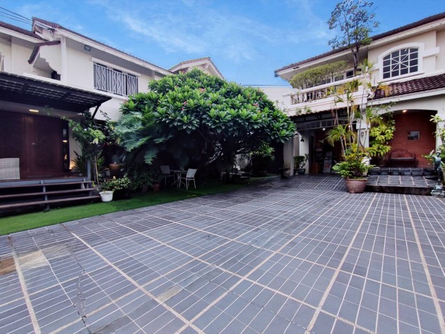 รีวิว Youtube บ้านเดี่ยวชัยพฤกษ์ รามอินทรา 2 หลัง เนื้อที่ 207 ตรว เดินทางสะดวกเข้าออกได้หลายทางรายละเอียด :VDO Youtube : https://youtu.be/-N-kJtTdGA0?si=0u5WtBdWiO94FCFQกดรูปเพิ่มเติม : https://bit.ly/3yqxiCSติดต่อพี่เปี๊ยก Tel : 098-628-7956 บ้านเดี่ยวชัยพฤกษ์ รามอินทรา หลังใหญ่ 2 หลัง พร้อมโกดังขนาดใหญ่ ด้านข้างเหมาะสำหรับอยู่อาศัย โฮมออฟฟิศ จดทะเบียนบริษัท ประกอบกิจการ เข้าออกได้หลายเส้นทาง ทั้งถนนสายไหม และสุขาภิบาล 5 วัช