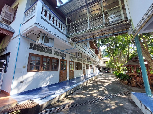 ขายด่วน กิจการ โรงงานผลิตสมุนไพรและยาแผนโบราณ ครบวงจร พร้อมใบอนุญาต ทะเบียน ยา ใบประกอบกิจการพร้อมสอนความรู้ ถ่ายทอดวิชา สมุนไพรทั้งหมด พื้นที่ 6 ไร่ 2 งาน 35 ตรว. ราคาขาย 125 ล้านบาท ฟรีค่าโอนค่าภาษีโรงงานผลิตและบรรจุภัณฑ์เอง และจำหน่ายผลิตภัณฑ์สมุนไพรปลอดสารพิษกว่า 150 ขนานโรงงานใช้พืชสมุนไพรมากกว่า 90 ชนิด ผลิตยาสมุนไพรมากกว่า 24 ปีสมุนไพรบางชนิด บางตัว แบรน�