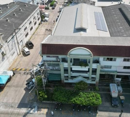 ให้เช่าโรงงาน โครงการ Factory Land 1 พุทธมณฑลสาย 5 ออฟฟิศ 3 ชั้น 510 ตร.ม.โรงงาน 720 ตร.ม ไฟฟ้า 3 เฟส(RK1097)ติดต่อAgent : คุณเด่นชัย: 09-8481-8989:06-2839-4747ID Line :0984818989โรงงาน โกดัง ออฟฟิต พุทธมณฑลสาย5ที่อยู่:  ถ. พุทธมณฑลสาย 5 ตำบล ไร่ขิง อำเภอสามพราน นครปฐม 73210ที่ดิน 260 ตารางวา 980 ตรม. แบ่งเป้นตัวโรงงาน 720 ตร.ม.รับน้ำหนัก กว่า 2 ตัน/ ตารางเมตรออฟฟิศ 3 ชั้น (คสล.) 510 ตร.ม.ไฟฟ้า 3 เฟส (100 Amp)ขาย 18,000,000 บาท ค่าโอนคนละครึ่งเช่า 90,000 บาท / เ