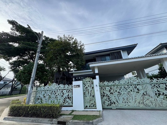 BH4332 ให้เช่าบ้านเดี่ยว 2 ชั้น หมู่บ้านมัณฑนา วงแหวน กัลปพฤกษ์ บ้านหัวมุมสภาพสวย ทำเลดีติดถนนกาญจนาภิเษก ใกล้ The Mall บางแค ถนนราชพฤกษ์ และสิ่งอำนวยความสะดวกครบครันติดต่อ Agent คุณบัว Buaโทร 093 646 4597LINE ID Bua093ราคาเช่า 62,000 บาทต่อเดือนบ้านเดี่ยวหัวมุม ติดถนนเมนของโครงการ และอยู่ใกล้ Clubhouse ฟิตเนส และสระว่ายน้ำเพียงประมาณ 30 เมตร บ้านสภาพใหม่ประมาณ 90 เปอร์เซ็นต์ เจ้าของไม่เคยเข้าอย�
