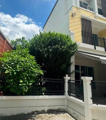 ให้เช่าทาวน์โฮม 3 ชั้น หลังมุม โครงการ บ้านกลางเมือง Urbanion เกษตรนวมินทร์ 2 ซอยลาดปลาเค้า 79 เฟอร์นิเจอร์และแอร์ครบ ใกล้รถไฟฟ้าสายสีชมพู สถานีลาดปลาเค้าราคาขาย 5,500,000 บาทราคาเช่า 28,000 บาท / เดือนที่ตั้ง ถนนลาดปลาเค้า ซอยลาดปลาเค้า 79 แขวงอนุสาวรีย์ เขตบางเขน กรุงเทพมหานคร 10220ติดต่อ : คุณภัสพงณ์ 0634098164Line : deedee23https://www.facebook.com/profile.php?id=61581484955548เนื้อที่ 31.5 ตารางวา พื้นที่ใช้สอย 170 ตารางเมตร จำนว