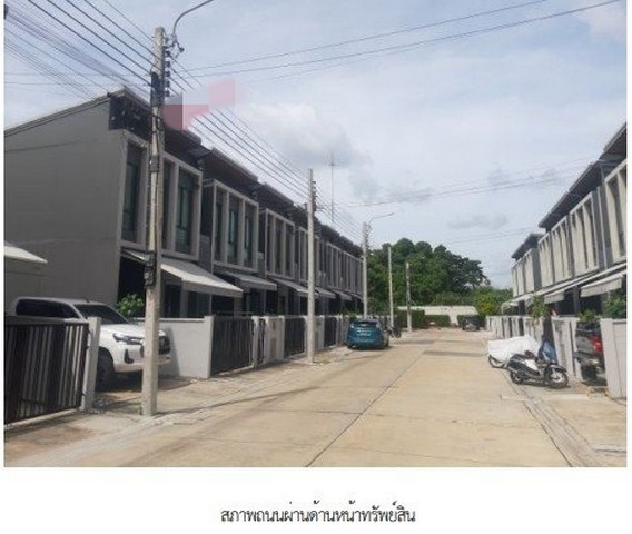ขาย ทาวน์เฮ้าส์ โครงการพลีโน่ สุขสวัสดิ์ 70 กรุงเทพมหานคร        ซอยครุใน 1 ถนนสุขสวัสดิ์ แขวงทุ่งครุ เขตทุ่งครุ กรุงเทพมหานคร  ราคา 3,620,000 บาท    รายละเอียดทรัพย์ -  เนื้อที่ 18 ตร.ว พื้นที่ใช้สอย 114 ตารางเมตร -  3 ห้องนอน 2 ห้องน้ำ  -  1 ที่จอดรถ  -  ทาวน์เฮ้าส์หันไปทางทิศ  พิกัดทรัพย์  :   https://maps.app.goo.gl/Yor8cs4X1yRnRFzj7  สถานที่ใกล้เคียง   - ตลาดพุงกาง ประชาอุทิศ - มาร์เก็ต เพลส ประชาอุทิศ - บิ๊กซี ซูเปอร�