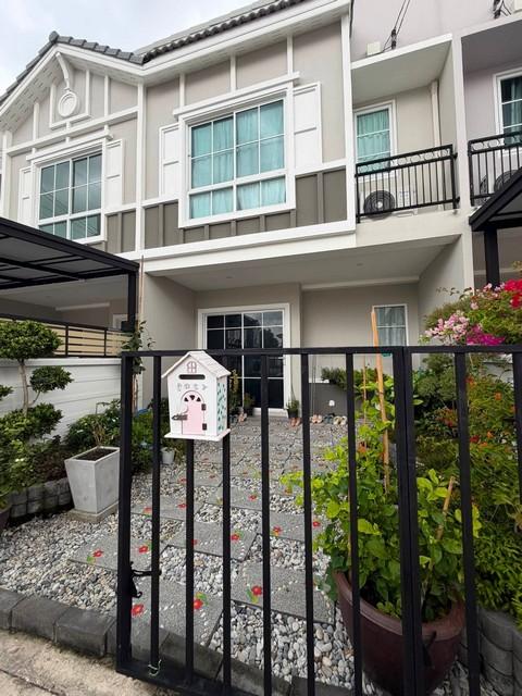 ให้เช่า ทาวน์โฮม 2 ชั้น โครงการ ริชตัน สวนหลวง พัฒนาการ RICHTON ใกล้สวนหลวง ร.9 *** ราคาเช่า 35,000 บาท/ เดือน ประกัน 2 เดือน + ล่วงหน้า 1 เดือน สัญญาเช่า 1 ปีxx ไม่อนุญาตให้เลี้ยงสัตว์ xx ห้ามสูบบุหรี่ภายในบ้านติดต่อ คุณช่อผกา โทร 0616198565 LINE 0616198565สำรอง LINE 0812523279 ส่งลิ้งก์ไว้ได้เลยรหัส# T26-1090ทาวน์โฮม 2 ชั้น ริชตัน สวนหลวง-พัฒนาการ RICHTON• เนื้อที่ 20 ตร.ว.• 3 ห้องนอน• 2 ห้องน้ำ• 1 ห้องรับแขก• ที่จอดรถ 1 คัน�