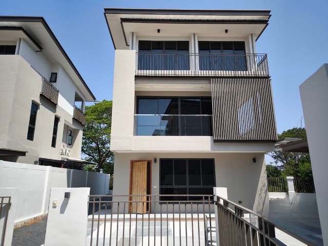 ขายสำนักงาน6ชั้น199 ตร.ว.หลังมุมพร้อมลิฟท์สระว่ายน้ำส่วนตัวย่านซอยชินเขต1งามวงศ์วานหลักสี่ประชาชื่นใกล้การไฟฟ้าสนง.ใหญ่ใกล้นอร์ธปาร์ค,ใกล้มหาวิทยาลัยธุรกิจบัณฑิตย์,เดอะมอลล์งามราคาขาย 65,000,000 บาท ( ค่าใช้จ่ายวันโอนฝ่ายละครึ่ง)ราคาเช่า 450,000 บาท / เดือน (ประกัน 3 เดือน ล่วงหน้า 1 เดือน สัญญาขั้นต่ำ 3 ปี )ที่ตั้ง ถนนงามวงศ์วาน ซอยงามวงศ์วาน 43 แขวง ทุ่งสองห้อง เขต หลักส�