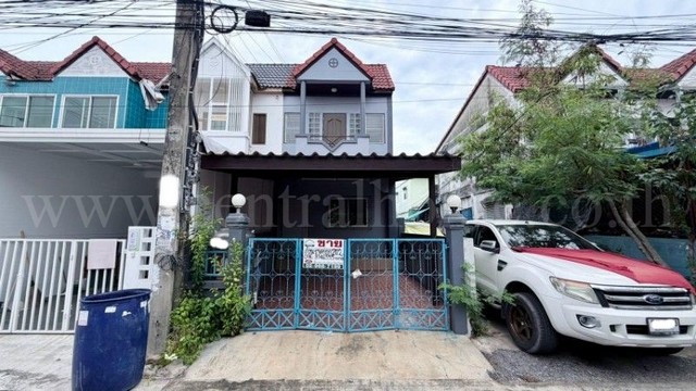 รหัสทรัพย์ :&nbsp;N1510ทาวน์เฮ้าส์ ทรัพย์ดินทอง เทพารักษ์ หลังริม&nbsp;รีโนเวทพร้อมอยู่ที่ตั้ง&nbsp;:&nbsp;ถนนเทพารักษ์ ตำบลเทพารักษ์ อำเภอเมืองสมุทรปราการ จังหวัดสมุทรปราการ 10130&nbsp;รายละเอียดทรัพย์- ทาวน์เฮ้าส์&nbsp;2 ชั้น ขนาดพื้นที่ 20.2 ตารางวา พื้นที่ใช้สอย 100 ตารางเมตร&nbsp;- 2 ห้องนอน, 2 ห้องน้ำ, 1 ห้องรับแขก, 1 ที่จอดรถ- รีโนเวทใหม่พร้อมอยู่- หน้าบ้านหันไปทางทิศตะวันออกเฉียงเหนือทำเล�