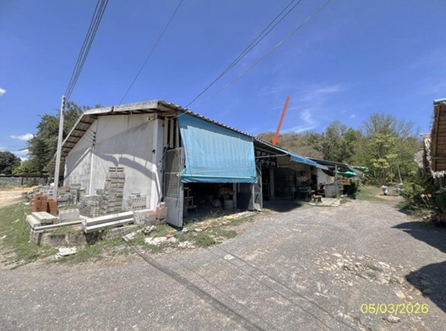 ขาย บ้านเดี่ยว/ทาวน์เฮ้าส์/คอนโด โกดัง ราชบุรี  ซอย บ้านทุ่งพิมาน ถนน เพชรเกษม ตำบล เจดีย์หัก อำเภอ เมืองราชบุรี จังหวัด ราชบุรี  ราคาโปรโมชั่น  4,051,000    บาท    ลดจาก   5,075,000   บาท ราคาโปรโมชั่นตั้งแต่วันที่ 1 กรกฎาคม 2569 – 30 กันยายน 2569  รายละเอียดทรัพย์ -  เนื้อที่ 2-3-40.00 ไร่  พื้นที่ใช้สอย  381 ตร.ม. -  2 ห้องนอน 2 ห้องน้ำ  -  บ้านหันไปทางทิศ ตะวันตกเฉียงใต้  พิกัดทรัพย์ : https://maps.app.goo.gl/hy17UXz9aQbk1Tkg9  สถาน�