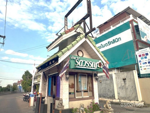 ขายบ้านเดี่ยวปทุมธานี โครงการ บ้านรัตวรรณ     ซอย ภายในโครงการ ถนน พระองค์เจ้าสาย ตำบล บึงลาดสวาย อำเภอ ลำลูกกา จังหวัด ปทุมธานี  ราคาโปรโมชั่น   3,310,000  บาท    ลดจาก  4,200,000   บาท ราคาโปรโมชั่นตั้งแต่วันที่ 1 กรกฎาคม 2569 – 30 กันยายน 2569  รายละเอียดทรัพย์ -  เนื้อที่ 62.20 ตร.ว.  พื้นที่ใช้สอย 192.00 ตร.ม. -  3 ห้องนอน 3 ห้องน้ำ   -  2 ที่จอดรถ  -  บ้านหันไปทางทิศ ใต้  พิกัดทรัพย์ : https://maps.app.goo.gl/nT6NkjHSWnY2QDrf8  สถานที�