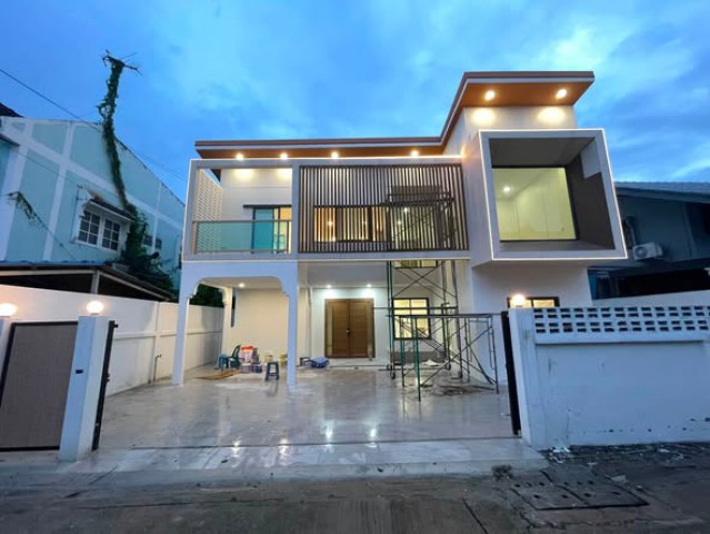 AOM 3082 ขายบ้านเดี่ยว ซอยลาดพร้าว 87 ทะลุเลียบด่วน CDC ติด MRT  ขนาด 59 ตร.วา  5 ห้องนอน 3 ห้องน้ำ 3 ที่จอดรถ  พื้นที่ใช้สอย 250 ตร.ม. (ไม่รวมลานจอดและสวน) ราคา 11.9 MBติดต่อขอรูปและรายละเอียดเพิ่มเติม  สนใจนัดชมสถานที่จริงContact  TEL/LINE คุณต๋อม 081-925-2443          TEL/LINE        086-542-7078อสังหาริมทรัพย์ ยินดีรับฝากขาย-เช่า อสังหาริมทรัพย์ทุกชนิด