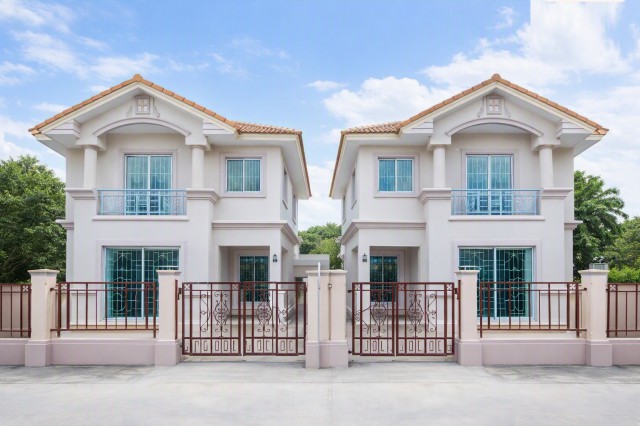 PTT Station รังสิต-นครนายก คลอง7 บ้าน 2ชั้น 2หลัง หลังริม 3 นอน 2 น้ำ ติดโลตัส คลอง7  400 ม.พร้อมที่จอดรถ 37-42.9 ตร.ว. 172 ตร.ม.ทำเลดี เหมาะสำหรับอยู่อาศัย เป็นส่วนตัว เดินทางสะดวก ใกล้รร.สารสาสน์วิเทศรังสิต 630 ม.ตลาด สำนักงานเทศบาล และแหล่งช้อปปิ้ง เชื่อมต่อถนนหลักหลายสาย และวงแหวนกาญจนาภิเษก 2.3-2,499,999 บาทPTT Station Rangsit-Nakhon NayokKhlong7 two-story end-unit house with 3bed and 2 bath near Lotus Khlong7 400m. 37-42.9 sq.wa. 172sq.m. with parking. Good location suitable for living with privacy and convenient access to main ro