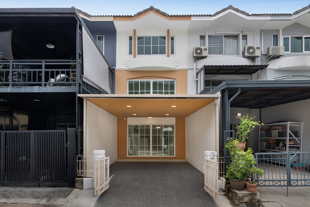 ทาวน์โฮม 3 ชั้น หมู่บ้านศุภาลัยวิลล์ รัตนาธิเบศร์ รีโนเวทใหม่ พร้อมอยู่ได้เลย ตั้งอยู่ในซอยรัตนาธิเบศร์ 18 ใกล้แยกแคราย ????????                      พื้นที่ : 18 ตร.ว. พื้นที่ใช้สอย : 180 ตร.ม. 3 ห้องนอน 3 ห้องน้ำ ที่จอดรถ 1 คัน บ้านเลขที่ 199/354 ซอย 6 จุดเด่นของบ้าน รีโนเวทใหม่ทั้งหลัง พร้อมวัสดุคุณภาพ สไตล์ทันสมัย พื้นชั้น 2-3 ปูด้วยไม้ SPC ลายไม้ กันน้ำ ปลวกไม่กิน ต่อเติมโรงจอดรถพร้อมหลังคา แล�