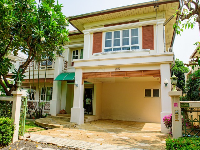 ขายบ้านเดี่ยว 2 ชั้น 90 ตรว. หมู่บ้านเพอร์เฟคเพลส รามคำแหง 164 ติดโรงเรียนนานาชาติร่วมฤดี *** ราคาขาย 13.5 ล้านบาท ค่าโอน คนละครึ่ง*** ราคาเช่า 50,000 บาท/เดือน ติดต่อ::  ชยา โทร/ID Line:: 0942823961   Link Line:: https://line.me/ti/p/3xFA1An8Kcรหัส# T26-1101หมู่บ้านเพอร์เฟคเพลส รามคำแหง 164 (Perfect Place Ramkhamhang 164) • เนื้อที่ 90 ตารางวา• 3 ห้องนอน • 3 ห้องน้ำ • 1 ห้องแม่บ้าน• 2 ที่จอดรถ• พร้อมเฟอร์นิเจอร์และเครื่องปรับอากาศ  • เดินทางสะดวกสบาย :: �