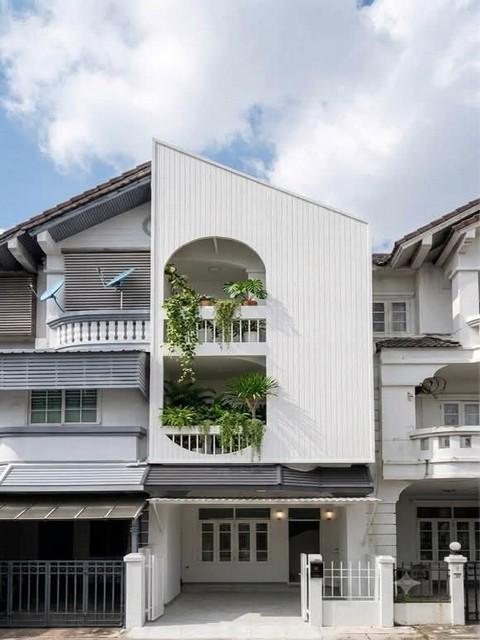 ขายทาวน์โฮม 3 ชั้น โครงการนันทนา การ์เด้นท์ แจ้งวัฒนะ-ปากเกร็ด รีโนเวทใหม่ทั้งหลัง ตรงข้ามเซ็นทรัลแจ้งวัฒนะ ใกล้ MRT สีชมพูราคาขาย 3,990,000 บาท ( ฟรีโอน )ที่ตั้ง ถนนแจ้งวัฒนะ-ปากเกร็ด ซอยแจ้งวัฒนะ-ปากเกร็ด 17 ตำบลบางพูด อำเภอปากเกร็ด จังหวัดนนทบุรี 11120ติดต่อ : คุณภัสพงณ์ 0634098164Line : deedaa24https://www.facebook.com/profile.php?id=61581484955548ที่ดิน 25 ตารางวา พื้นที่ใช้สอยประมาณ 230 ตารางเมตร จำนวน 3 ชั้น 4 ห้องนอน 3 ห้�