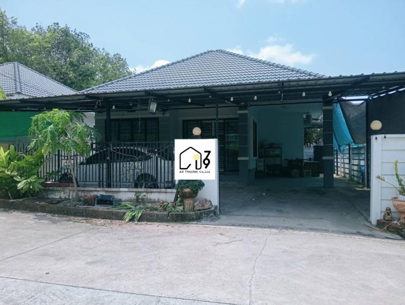 Vายและให้เช่าบ้านเดี่ยวใกล้ร้านอาหารเสริมมิตร ซอย9 นิคมพัฒนา ระยอง  ราคาเช่า 9,000/เดือน สัญญา1ปี ประกัน 9,000 บ. ราคาvาย 2.xx ลบ.ค่าโอน 50/50  รายละเอียดบ้าน พื้นที่ 54 ตรว. 2 ห้องนอน (มีแอร์) ทั้ง 2 ห้อง 2 ห้องน้ำ   ห้องนั่งเล่น (มีแอร์) จอดรถได้ 2 คัน  ถังน้ำ 2 ถัง 3,000 ลิตรเฟอร์นิเจอร์ห้องใหญ่** ฐานเตียง ตู้เสื้อผ้าห้องเล็ก**ตู้เสื้อผ้าต่อเติมหลังคา(เลี้ยงสัตว์ได้)ติดถนนหลักสาย 36 เดินทาง�