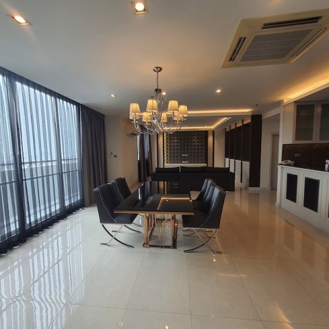 BH4347 ให้เช่า Penthouse Duplex 2 ชั้น The Four Wings Residence Srinakarin ห้องมุมชั้น 26 วิวเมือง 3 ห้องนอน 4 ห้องน้ำ พื้นที่กว่า 300 ตร.ม.ติดต่อ Agent คุณบัว BuaTel 093 646 4597LINE ID Bua093ราคาเช่า 130,000 บาทต่อเดือนBH4347 ให้เช่า Penthouse Duplex 2 ชั้น The Four Wings Residence Srinakarin ห้องหรูชั้นบนสุด วิวเมืองแบบเต็มตา พร้อมเข้าอยู่ห้องพัก Penthouse Duplex 2 ชั้น ขนาดใหญ่กว่า 300 ตารางเมตร ตั้งอยู่ชั้น 26 ซึ่งเป็นชั้นบนสุดของอาคาร โซน B ห้องมุม 2603B ได้วิวเมืองแบบเต็มตา ไม่มีอาค