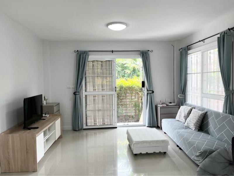 RHT2262ให้เช่าบ้านแฝดสไตล์ บ้านเดี่ยวย่าน บางนากม.8 เทพารักษ์ ถนนกิ่งแก้ว ถนนบางนาตราด และทางด่วนบางนา  มบ.มัลดีฟส์ ปาล์ม (บางนา-วงแหวน)เนื้อที่ 35ตรว.พื้นที่ใช้สอย  126ตรม. 3 ห้องนอน, 2 ห้องน้ำ แอร์4เครื่อง จอดรถได้ 2 คันราคาเช่า 30,000.-/ด. (สัญญาขั้นต่ำ 1 ปี)  ค่าประกันความเสียหาย 60,000 บาทที่ตั้ง  Bang Kaeo, Bang Phli District, Samut Prakan 10540ตำบล บางแก้ว อำเภอบางพลี สมุทรปราการ 10540เนื้อที่  35 ตร.ว.  พื้นที่ใช้สอย