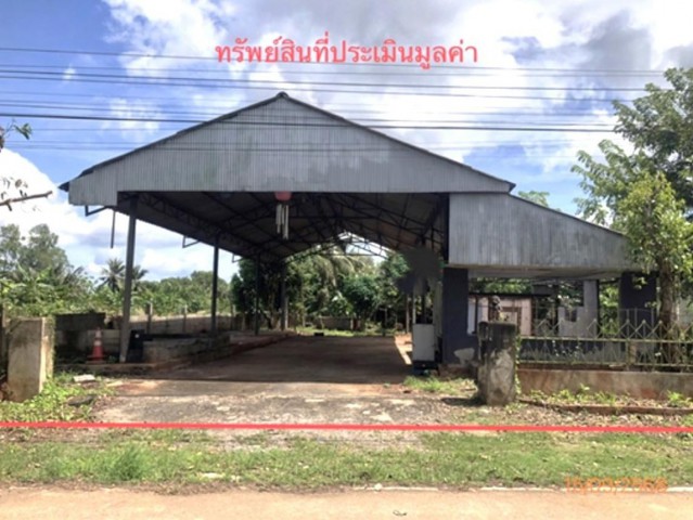 ขาย บ้านเดี่ยว/ทาวน์เฮ้าส์/คอนโด โกดัง สุราษฎร์ธานี  ถนน ร่วมพัฒนา ตำบล วัดประดู่ อำเภอ เมืองสุราษฎร์ธานี จังหวัด สุราษฎร์ธานี  ราคาโปรโมชั่น   2,698,000     บาท    ลดจาก   3,536,000   บาท ราคาโปรโมชั่นตั้งแต่วันที่ 1 กรกฎาคม 2569 – 30 กันยายน 2569  รายละเอียดทรัพย์ -  เนื้อที่ 1-2-22.60 ไร่  พื้นที่ใช้สอย 300 ตร.ม. -  บ้านหันไปทางทิศ 300 ตร.ม.  พิกัดทรัพย์ :  ใต้  สถานที่ใกล้เคียง   -โลตัส สุราษฎร์ธานี -Central Suratthani -�