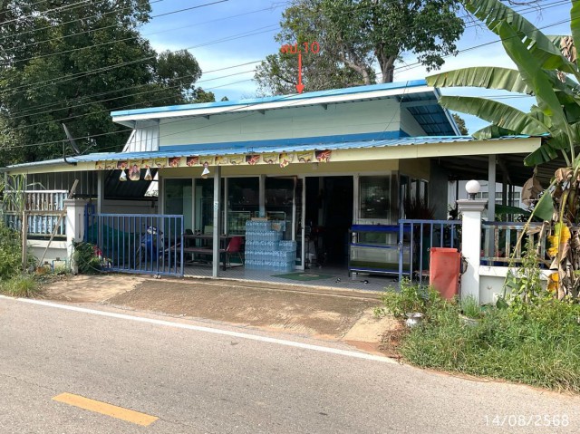 ขายโรงงาน ยโสธร ถนน สายบ้านกว้าง-บ้านเขื่องคำ ตำบล เขื่องคำ อำเภอ เมืองยโสธร จังหวัด ยโสธร   ถนน สายบ้านกว้าง-บ้านเขื่องคำ ตำบล เขื่องคำ อำเภอ เมืองยโสธร จังหวัด ยโสธร  ราคา 29,804,000 บาท  ( ราคาต่อรองได้ )  รายละเอียดทรัพย์ -  เนื้อที่ 18 ไร่ 67 ตารางวา  พื้นที่ใช้สอย 4,625 ตร.ม. -  บ้านหันไปทางทิศตะวันออกเฉียงเหนือ  พิกัดทรัพย์ : https://maps.app.goo.gl/dnhnmu1bgsvnbeG59  สถานที่ใกล้เคียง   - โรงพยาบาลยโสธร - โ�