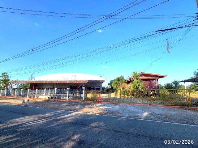 ขาย บ้านเดี่ยว/ทาวน์เฮ้าส์/คอนโด โกดัง ร้อยเอ็ด   ถนน สายบ้านหนองฮี-บ้านหนองปักษา (รอ.1085) ตำบล หนองฮี อำเภอ หนองฮี จังหวัด ร้อยเอ็ด  ราคาโปรโมชั่น   11,347,000   บาท    ลดจาก   14,129,000   บาท ราคาโปรโมชั่นตั้งแต่วันที่ 1 กรกฎาคม 2569 – 30 กันยายน 2569  รายละเอียดทรัพย์ -  เนื้อที่ 4-0-0.00 ไร่  พื้นที่ใช้สอย 2,032.50 ตารางเมตร -  บ้านหันไปทางทิศ ออกเฉียงใต้  พิกัดทรัพย์ : https://maps.app.goo.gl/ZGxFzScwKBw71yCdA  สถานที่ใกล้เคียง   -โร