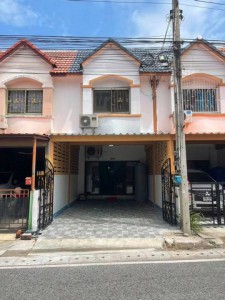 #ให้เช่าบ้านนาป่าชลบุรี???? บ้านเช่าใหม่! บ้านสวย สะอาด พร้อมอยู่  ???? พิกัดบ้านเช่าท้องคุ้ง นาป่าชลบุรี???? รายละเอียดบ้าน▪️บ้าน 2 ชั้น▪️2 ห้องนอน▪️2 ห้องน้ำ▪️แอร์ 3 เครื่อง▪️ห้องโถงกว้าง พื้นกระเบื้อง สะอาด ดูแลง่าย▪️มีพื้นที่ครัวแยก พร้อมเคาน์เตอร์และซิงก์ล้างจาน▪️ที่จอดรถหน้าบ้านกว้าง พร้อมหลังคาคลุม▪️มีประตูรั้วเหล็ก เพิ่มความเป็นส่วนตัว▪️ภายในโปร่ง มี