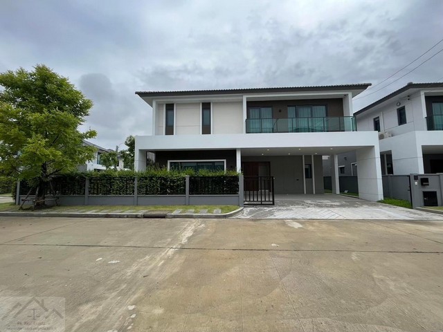 ขายบ้านเดี่ยวหลังมุม 75.4 ตรว 4 ห้องนอน เซนโทร วิภาวดี CENTRO Vibhavadi ทำเลดี ใกล้ Harrow International School ใกล้สนามบินดอนเมือง*** ราคาขาย 15.5 ล้านบาท *** ราคาเช่า 130,000 บาท/เดือน รวมส่วนกลางติดต่อ::  ชยา โทร/ID Line:: 0942823961   Link Line:: https://line.me/ti/p/3xFA1An8Kcรหัส# T26-536 บ้านเดี่ยวหลังมุม Centro วิภาวดี ใกล้ Harrow International School ตกแต่งใหม่พร้อมอยู่ ๐ เนื้อที่ 75.4 ตรว. ๐ 4 ห้องนอน (มีห้องผู้สูงอายุชั้นล่าง) ๐ 5 ห้องน้ำ  ๐ ห้องนอน + ห้องน้ำแม่บ้าน๐ จอดรถ