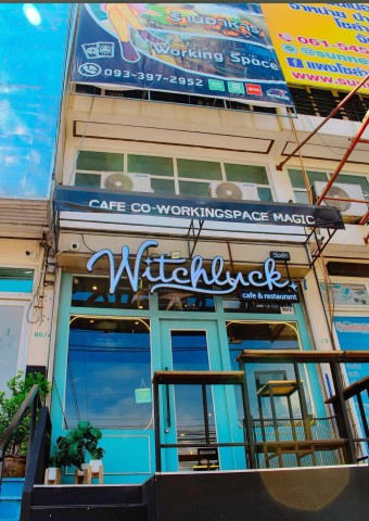 สนใจติดต่อ คุณเฟิร์นโทร. 093-397-2952เซ้ง คาเฟ่-Working Space   #มีห้องประชุม  #ย่านนวมินทร์  - ใกล้บริษัท มีลูกค้าประจำ และเดินทางสัญจรสะดวก- เปิดให้บริการอยู่ ให้อุปกรณ์และของภายในร้านทั้งหมด- ตึกอาคารพาณิชย์ 3 ชั้น ที่คนค่อนข้างเยอะและลูกค้าสามารถทำเป็นห้องเวิร์กช็อปหรือห้องประชุมเซ้งเพียง 350,000 บาท #ลงทุนกว่า 900,000 บ - ค่าเช่าเพียง 29,000 บาท/เดือน- ต่อสัญญาใหม่ได้ทุก 1–3 ปีX ยกเว้นแ�