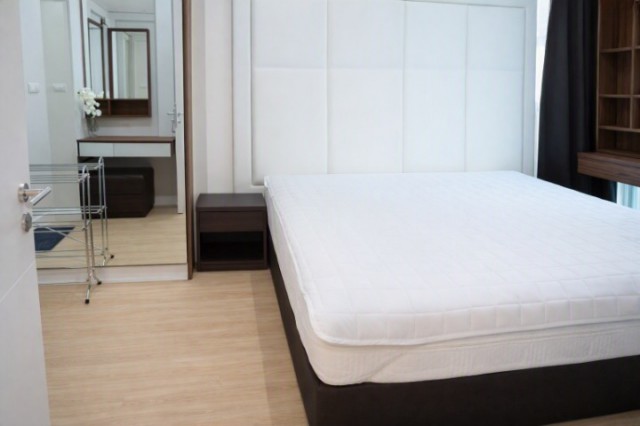 ตลาด รพ. สถานศึกษา รพ.กรุงเทพ 700 ม. เดอะ แคปปิตอล เอกมัย-ทองหล่อ ขนาด 45 ตร.ม.ชั้น 9 คอนโดให้เช่า 1 นอน 1 น้ำ 22,999 B-M.ใกล้ รีโนเวทใหม่ ตกแต่งพร้อมเฟอร์ฯ เพดานสูงโปร่ง ทำเลดี เดินทางสะดวก ใกล้MRT ประดิษฐ์มนูธรรม 1.1 กม.และแหล่งไลฟ์สไตล์ครบครัน  เชื่อมต่อถนนหลักหลายสายBangkok Hospital 700 m. The Capital Ekamai Thonglor Condo for rent 1 bed 1 bath 22,999 B-M. 45 sq m 9th floor near  and MRT Pradit Manutham 1.1 km. newly renovated fully furnished high ceilings great location convenient transportation close to markets hospitals schools and lifestyle amenities with easy acces