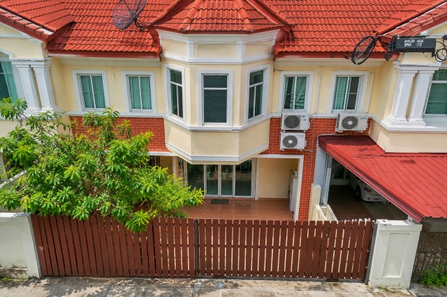 บางนาให้เช่าบ้านเดี่ยว2ชั้น3นอน2น้ำใกล้เมกาบางนา 1.7 กม. 24ตร.ว.86ตร.ม.เหมาะสำหรับอยู่อาศัยและลงทุน เดินทางสะดวกบนถนนบางนาตราด ใกล้ทางพิเศษบูรพาวิถีและสนามบินสุวรรณภูมิ เช่า 14,999 B-M. ขาย 3.3 ล.Two-story detached house for rent in Bangna, 3 bedrooms, 2 bathrooms, 1.7 km from Mega Bangna. 24 sq.wa., 86 sq.m. Suitable for living or investment. Conveniently located on Bangna-Trat Road, near Burapha Viithi Expressway and Suvarnabhumi Airport. Rent: 14,999 THB/month. Sale: 3.3 million THB.ถนนบางนา ตำบลบางพลีใหญ่ อำเภอบางพลี จังหวัดสมุทรปราการขนาด 18 ตร.ว. และ 86 