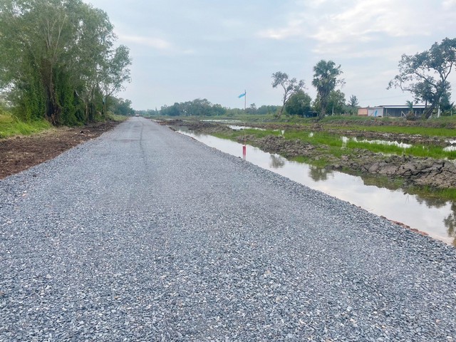 ถูกมาก 7.9แสน/ไร่ ที่ใกล้กรุงฯ คลอง11 หนองเสือ ปทุมฯ 086-301-6161   หน้าติดถนนสาธารณะ   ด้านหลังติดคลองน้ำ  ในเขตชุมชนพิกัด คลอง 11 บึงกาสาม หนองเสือ ปทุมธานี เพียง 790,000/ไร่ ฟรีโอนสอบถาม/นัดเยี่ยมชม T.วรุณรัตน์ 086-301-6161   o86-3ol-6l6l น้ำ ไฟ ขยายให้ฟรีถนน 6 เมตรรูปแปลงสวย บรรยายกาศโคตรดี แยกไฟแดงหนองแค คลอง 10 2.5 กม.    ฟิวเจอร์ปาร์ค 45 กม. วัดป่าคลอง 11  5 กม.    ถ. รังสิตนครนายก 18กม.สอบถาม/นัดเยี่ยมชม T.วรุ�