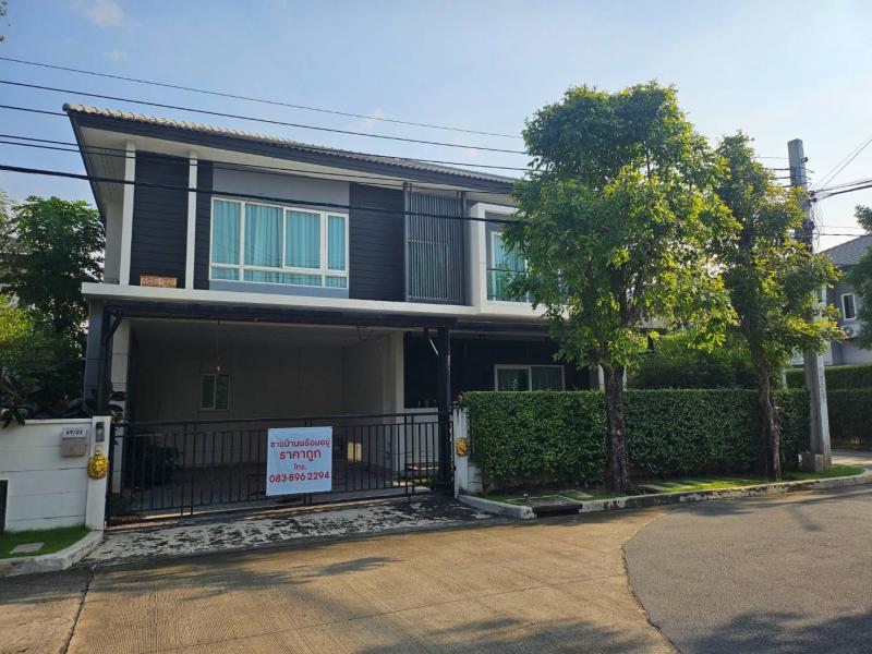 ขายเซนโทร ชัยพฤกษ์-แจ้งวัฒนะ 1 อำเภอปากเกร็ด จังหวัดนนทบุรีที่ตั้ง : ถนนทางหลวงชนบท นนทบุรี 2051 ตำบลคลองพระอุดม อำเภอปากเกร็ด จังหวัดนนทบุรี 11120ขนาดพื้นที่ : 63 ตร.ว.ขนาดพื้นที่ใช้สอย : 225 ตร.ม.รายละเอียดขายบ้านเดี่ยว ถูกสุดในโครงกา บ้านขนาดใหญ่สุด อยู่ถนนเมนหลัก กว้าง 12 เมตรปีที่สร้างเสร็จ: 2562จำนวนยูนิต: 168 หลังแบบบ้าน-4 ห้องนอน-4 ห้องน้ำ-2 ที่จอดรถโครงสร้างเป็นอิฐมวลเ