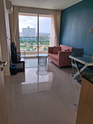 AOM 3097 ขายด่วน ชั้นสูง วิวสระสวยที่สุดในโครงการ Grand Caribbean พัทยา คอนโดสไตล์รีสอร์ท ชั้น 19 วิวสระว่ายน้ำพาโนรามา ลมดีมาก ห้องสภาพกริบ พร้อมหิ้วกระเป๋าเข้าอยู่ รายละเอียดห้อง: ขนาด 37 ตร.ม. (1 ห้องนอน 1 ห้องน้ำ) ชั้น 19 (ชั้นสูง วิวไม่บล็อก) วิวสระว่ายน้ำเต็มๆ (Pool View) สวยที่สุดในตึก  ทำเลทอง: ถนนทัพพระยา เดินทางสะดวกไปหาดจอมเทียนและพัทยากลาง  ส่วนกลางจัดเต็ม: สระว่ายน้ำขนาดใหญ่