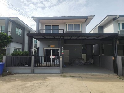 บ้านแฝด La Villa Ayutthaya ต่อเติมเต็มพื้นที่ เฟอร์นิเจอร์ครบ ตรงข้ามเซนทรัลอยุธยา .TPI-3406.พิกัด : https://maps.app.goo.gl/HrL6DxFVFxR4HJGk9.“ไม่ต้องเสียเวลาแต่งบ้านใหม่ ไม่ต้องเสียเงินต่อเติมเพิ่ม — บ้านหลังนี้จัดให้พร้อมแล้ว”บ้านแฝด La Villa Ayutthaya สำหรับคนที่กำลังมองหาบ้านที่สามารถเข้าอยู่ได้ทันที พร้อมพื้นที่ใช้สอยที่จัดสรรมาอย่างลงตัว และมีการต่อเติมพื้นที่สำคัญของบ้านไว้เรียบร้อยแล้ว บ้าน�