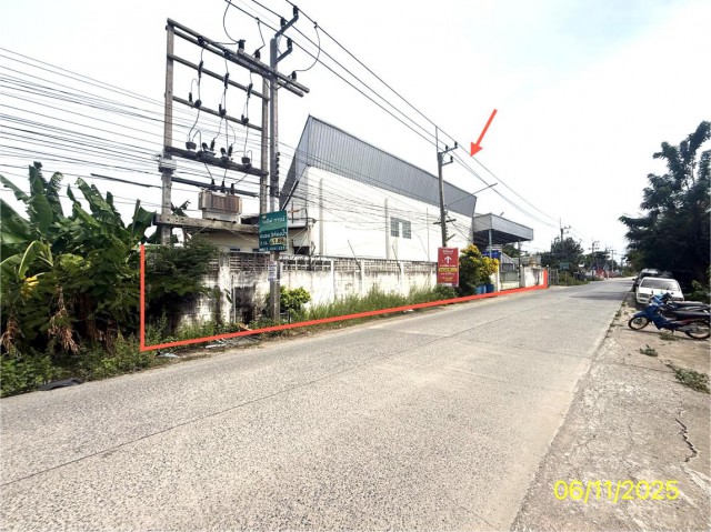 ขายโรงงาน ปทุมธานี ถนน เลียบคลองเกาะเกรียง ตำบล คลองพระอุดม อำเภอ ลาดหลุมแก้ว จังหวัด ปทุมธานี  ถนน เลียบคลองเกาะเกรียง ตำบล คลองพระอุดม อำเภอ ลาดหลุมแก้ว จังหวัด ปทุมธานี  ราคาโปรโมชั่น 12,897,000 บาท    ลดจาก 18,332,000 บาท ราคาโปรโมชั่นตั้งแต่วันที่ 1 กรกฎาคม 2569 – 30 กันยายน 2569  รายละเอียดทรัพย์ -  เนื้อที่ 1 ไร่ 1 งาน 11 ตารางวา  พื้นที่ใช้สอย  313.29 ตร.ม. -  บ้านหันไปทางทิศตะวันตกเฉียงใต