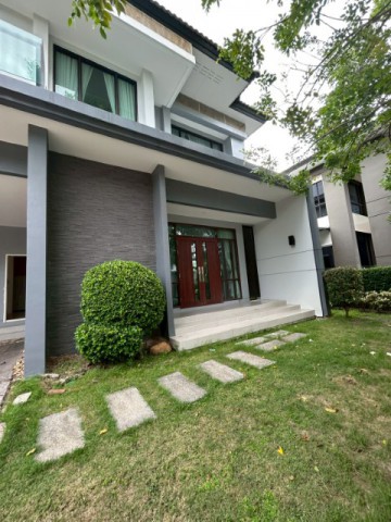 บ้านเดี่ยวหรูให้เช่า City Bangna กม.7 ทำเลศักยภาพ ใกล้ Mega Bangna & Concordian International School ค่าเช่าเพียง 75,000 บาท/เดือนรายละเอียด-เนื้อที่ 80 ตร.วา | พื้นที่ใช้สอย 250 ตร.ม.- 1 ห้องโถงใหญ่- 1 ห้องครัว Built-in- 1 ห้องนอนชั้นล่าง- 3 ห้องนอนชั้นบน- ห้องน้ำในตัวทุกห้อง - ตกแต่งสวย เฟอร์นิเจอร์ครบ พร้อมเข้าอยู่- เหมาะสำหรับครอบครัวและชาวต่างชาติ- City Bangna กม.7- ใกล้ Mega Bangna, IKEA และ Concordian International School- เดินทางสะดวก เข้า-ออกได้หลาย�