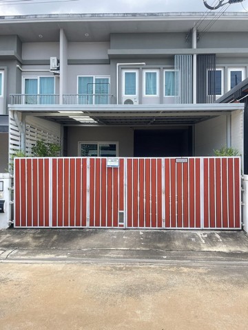 ขายทาวน์โฮม 2 ชั้น โครงการชวนชื่น ทาวน์ ราชพฤกษ์ 345 บ้านหน้ากว้าง พื้นที่ใช้สอยลงตัว ทำเลดีเยี่ยมตรงข้ามส่วนกลาง ราคาพิเศษ 2.29 ล้านบาท รายละเอียดบ้าน• ทาวน์โฮม 2 ชั้น • ขนาดที่ดิน 22.5 ตร.ว. • พื้นที่ใช้สอย 140 ตร.ม.• 3 ห้องนอน  | 2 ห้องน้ำ • หน้ากว้าง 5.7 เมตร • ครัวต่อเติมแล้ว • แอร์ 4 ตัว + เครื่องทำน้ำอุ่น • เฟอร์นิเจอร์บางส่วน (ไม่มีทีวี) • บ้านหันทิศตะวันออกเฉียงเหนือ รับลมด�