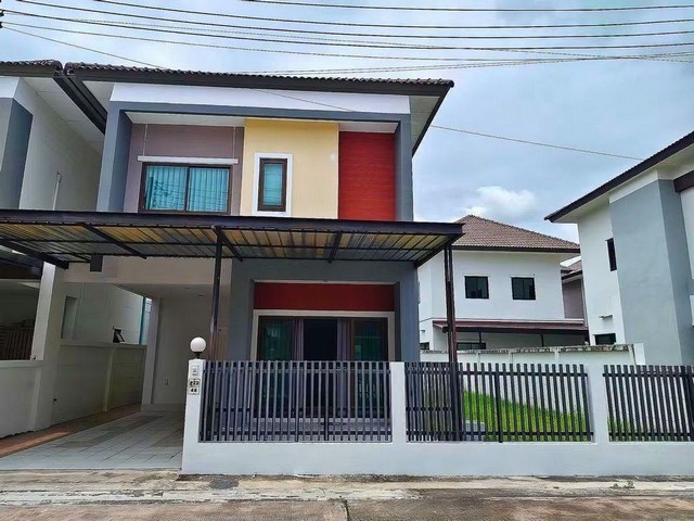 ขายบ้านแฝดสวย 2 ชั้น พานทอง พื้นที่ 45 ตร.วา  3นอน 3น้ำ พร้อมเข้าอยู่ ใกล้นิคมอมตะนครราคาขาย  3.xxx ล้านบาทบ้านสวยทำเลดีแบบนี้ไม่ได้มีบ่อยพื้นที่ 45 ตร.วา ขนาด 3 ห้องนอน 3 ห้องน้ำบ้านแฝด 2 ชั้น สภาพใหม่ มีสวนข้างบ้าน เดินทางง่ายมากพร้อมอยู่ ไม่ต้องแต่งเพิ่ม! ม่านทั้งหลัง + หลังคาโรงจอดรถปั๊มน้ำ/ถังสำรอง + เครื่องทำน้ำอุ่น + เครื่องกรองน้ำสถานที่ใกล้เคียง- ใกล้นิคมอมตะนค