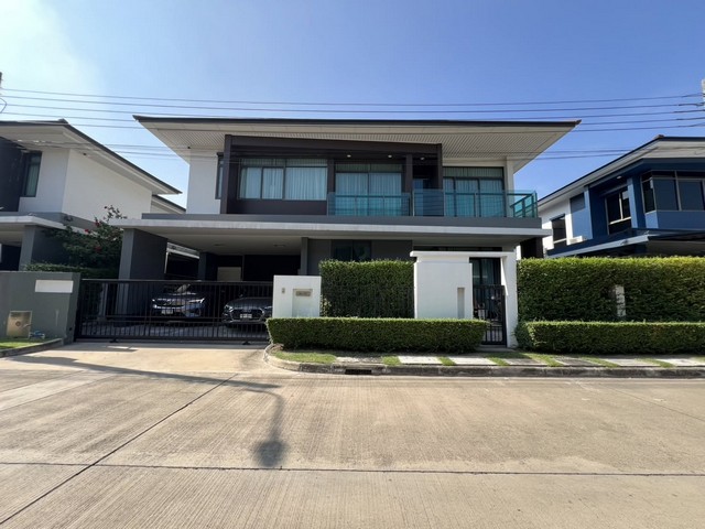 ให้เช่าบ้านเดี่ยว 2 ชั้น 69 ตรว. 4 ห้องนอน หมู่บ้านเศรษฐสิริ กรุงเทพกรีฑา ใกล้ รร.นานาชาติไบรท์ตัน และเวลลิงตัน*** ราคาเช่า 120,000 บาท/เดือน  สัญญา 1 ปี(สัญญาเช่า 2 ปี  110,000 บาท /เดือน) ติดต่อ:: ชยา โทร/ID Line:: 0942823961   Link Line:: https://line.me/ti/p/3xFA1An8Kcรหัส# T26-1244บ้านเดี่ยว 2 ชั้น หมู่บ้านเศรษฐสิริ กรุงเทพกรีฑา ๐ ขนาด 69 ตรว ๐ พื้นที่ใช้สอย 260 ตรม๐ 4 ห้องนอน ๐ 4 ห้องน้ำ ๐ 1 ห้องแม่บ้านแยกจากตัวบ้าน๐ ห้องรับแขกใหญ่ + ห�