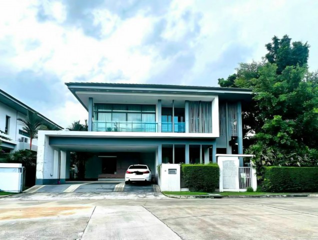 ขาย #บ้านเดี่ยว หมู่บ้านเศรษฐสิริ ถนนศรีนครินทร์-พระราม 9 ถนนกรุงเทพกรีฑา ซอย 7 แยก 4 #ใกล้โรงเรียนนานาชาติไบรท์ตันราคาขาย 23,900,000 บาท#รายละเอียดประเภท : บ้านเดี่ยว 2 ชั้น #หลังมุมหมู่บ้าน : เศรษฐสิริ ศรีนครินทร์-พระราม 9ขนาดที่ดิน :  108 ตารางวาพื้นที่ใช้สอย :  330 ตรม.จำนวนห้อง : 5 ห้องนอน  4 ห้องน้ำ - 1 ห้องแม่บ้านพร้อมแยกส่วน 1นอน/1น้ำ ที่จอดรถ : 2 คันเฟอร์นิเจอร์ / เครื่องใช้ไฟฟ้า : 