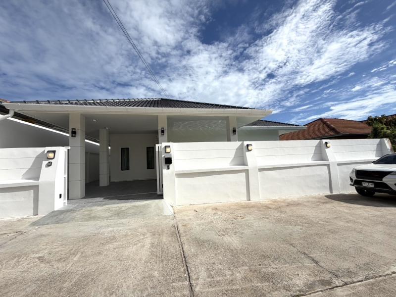 ขายบ้านเดี่ยว Pool Villa พร้อมอยู่ ทำเลทองพัทยาใต้ ที่ตั้ง : หมู่บ้านเอกมงคล 4/1 ซอยเขาตาโล เมืองพัทยา  อำเภอบางละมุง จังหวัดชลบุรี 20150พิกัด : https://maps.app.goo.gl/SKoeNsMazDgJ9aYQAขนาดพื้นที่ :  64 ตารางวารายละเอียดบ้านเดี่ยวพูลวิลล่าสวย พร้อมเฟอร์นิเจอร์และเครื่องใช้ไฟฟ้าครบ หิ้วกระเป๋าเข้าอยู่ได้ทันที บ้านสวย ทำเลดี เหมาะสำหรับครอบครัว นักลงทุน หรือซื้อไว้ปล่อยเช่าในโซนพัทยาที่มีควา�