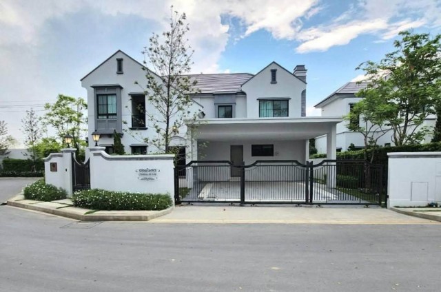 BH4393 ให้เช่าบ้านเดี่ยวหรู NANTAWAN พระราม 9 กรุงเทพกรีฑา Super Luxury 2 ชั้น พร้อมเฟอร์นิเจอร์ติดต่อ Agent คุณบัว Buaโทร 093-646-4597LINE ID Bua093ราคาเช่า 170,000 บาทต่อเดือนบ้านเดี่ยวสุดหรูระดับ Super Luxury ในโครงการ NANTAWAN พระราม 9 กรุงเทพกรีฑา บ้านหัวมุม พื้นที่กว้างขวาง หน้าบ้านมีน้ำพุ พร้อมเฟอร์นิเจอร์ครบ เหมาะสำหรับครอบครัว ผู้บริหาร ชาวต่างชาติ และผู้ที่มองหาบ้านเช่าระดับ Luxury ในทำเลกรุงเทพกรีฑา พระร�