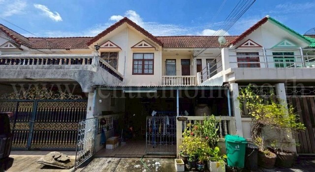 รหัสทรัพย์&nbsp;N1364ทาวน์เฮ้าส์ 2 ชั้น 21.2 ตร.วา ซอยวิภาวดีรังสิต 37 แยก 2 บ้านตามสภาพ ทำเลดี ราคาถูกที่ตั้ง : ถนนวิภาวดี-รังสิต แขวงสนามบิน เขตดอนเมือง กรุงเทพมหานคร 10210รายละเอียดทรัพย์- ทาวน์เฮ้าส์ 2 ชั้น เนื้อที่ 21.2 ตร.วา พื้นที่ใช้สอย 100 ตร.ม.- 3 ห้องนอน, 2 ห้องน้ำ, 1 ห้องนั่งเล่น, 1 ห้องครัว, 1 ที่จอดรถ- บ้านตามสภาพต้องปรับปรุง- หน้าบ้านหันทิศเหนือทำเล และสถานที่ใกล้เคียง- สนามบิ�