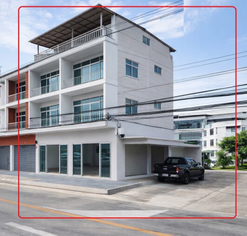 อาคาร Showroom 2 คูหา อุดมสุข สุขุมวิท 103 ห้องหัวมุม 8 ห้องน้ำ ใกล้โรงพยาบาลสินแพทย์ ศรีนครินทร์ 50 ม.  MRT ศรีอุดม 355 ม. 60 ตร.ว. 900 ตร.ม. ติดถนนใหญ่เฉลิมพระเกียรติ ร.9 รีโนเวทใหม่ เหมาะทำคลินิก โชว์รูม สำนักงาน ศูนย์บริการ ร้านค้า ร้านอาหาร และสถาบันกวดวิชา2 Unit Corner Showroom Building Udomsuk, Sukhumvit 103 8 Bathrooms near Synphaet Srinakarin Hospital 50 m. and MRT Si Udom 355 m. Land area 60 sq.wa. with 900 sq.m. usable area. Prime frontage on Chaloem Phrakiat Rama IX Road. Newly renovated and suitable for clinic showroom office service center restaurant retail business or tutoring institute